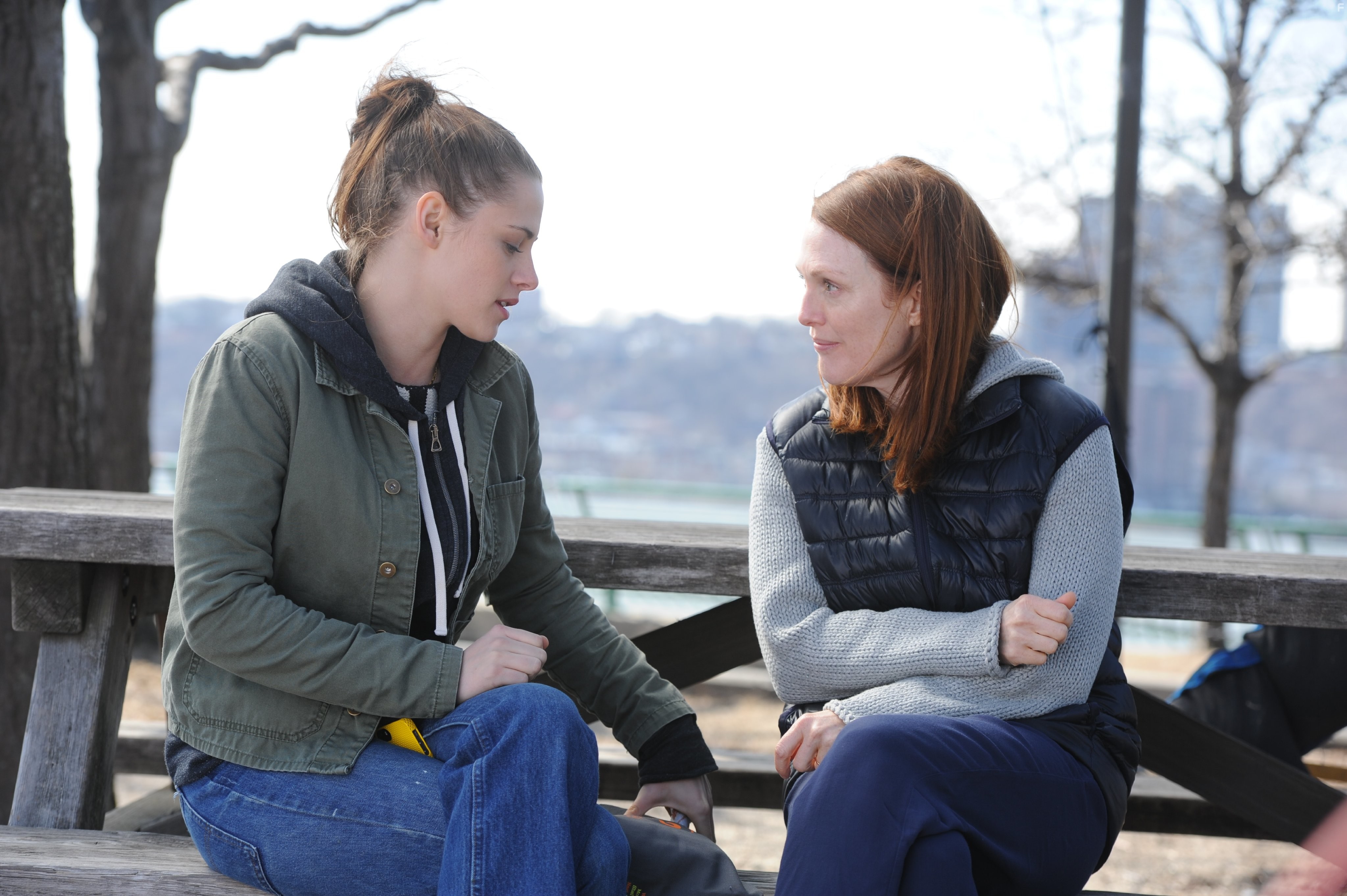 Julianne Moore and Kristen Stewart in Все еще Элис (2014)