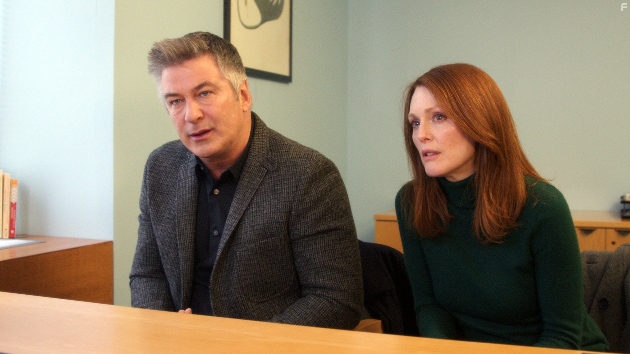 Julianne Moore and Alec Baldwin in Все еще Элис (2014)