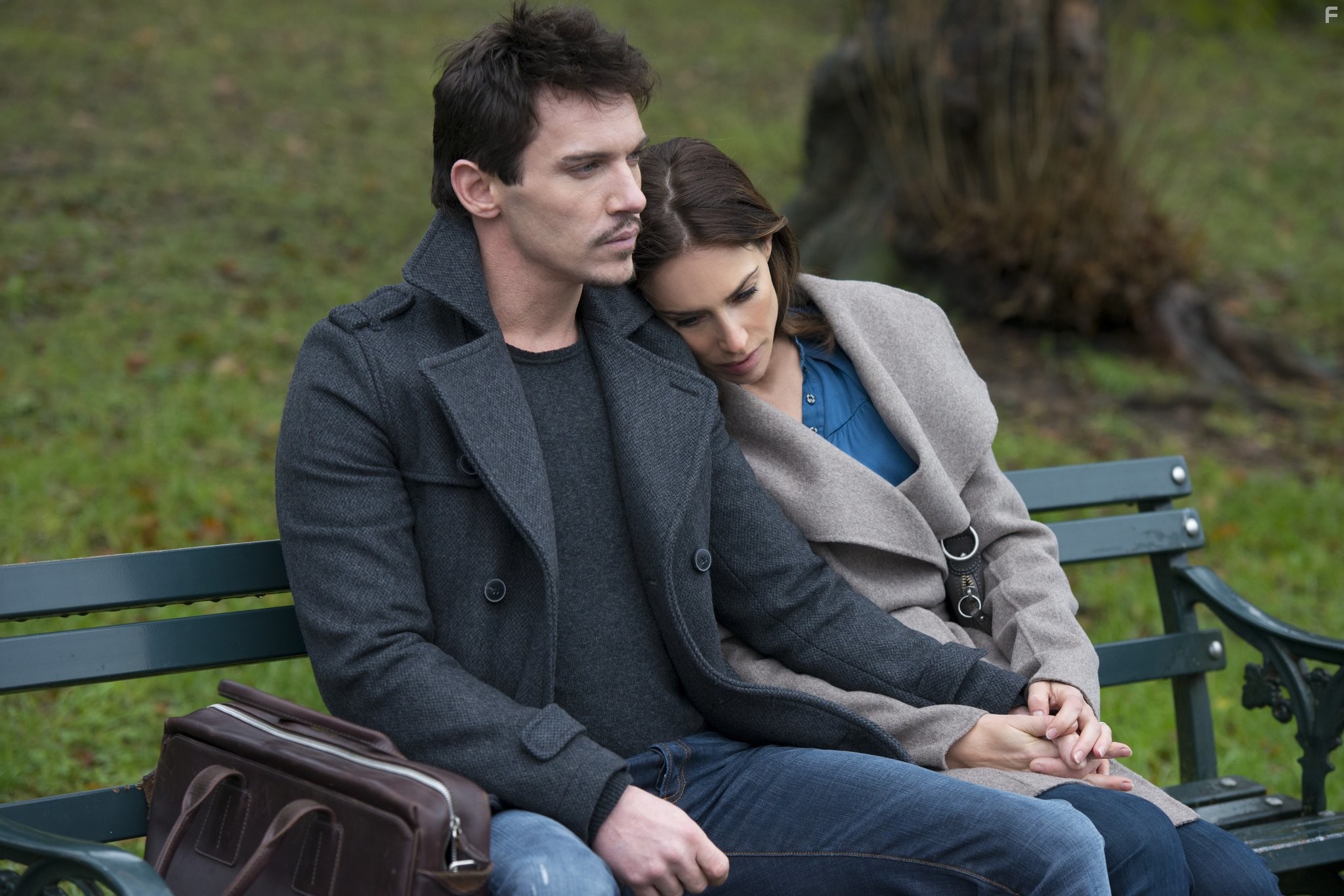 Claire Forlani and Jonathan Rhys Meyers in Глаза панды (2013)