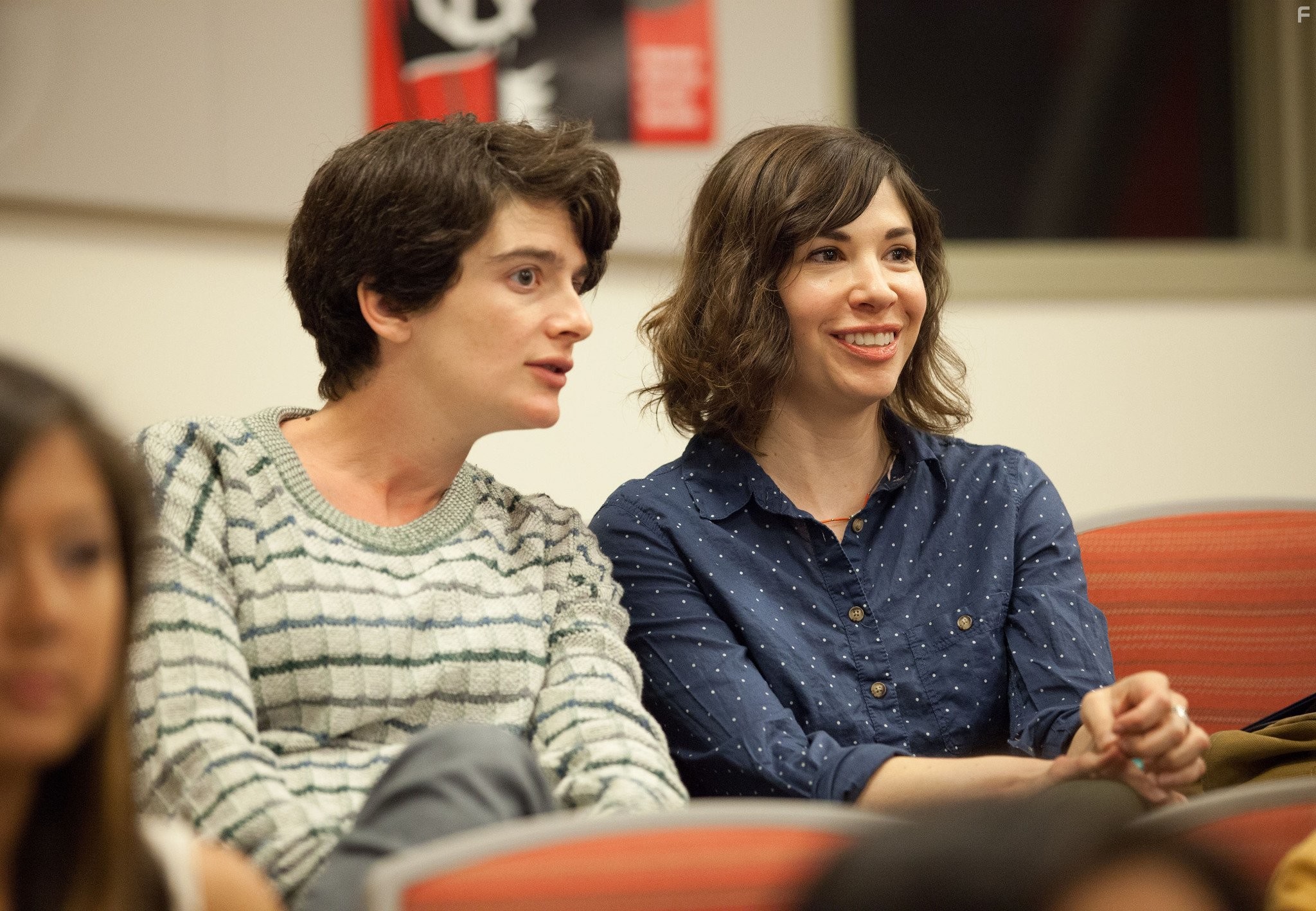 Gaby Hoffmann and Carrie Brownstein in Очевидное (2014)