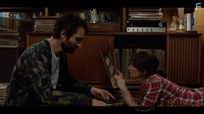 Gaby Hoffmann and Jay Duplass in Очевидное (2014)