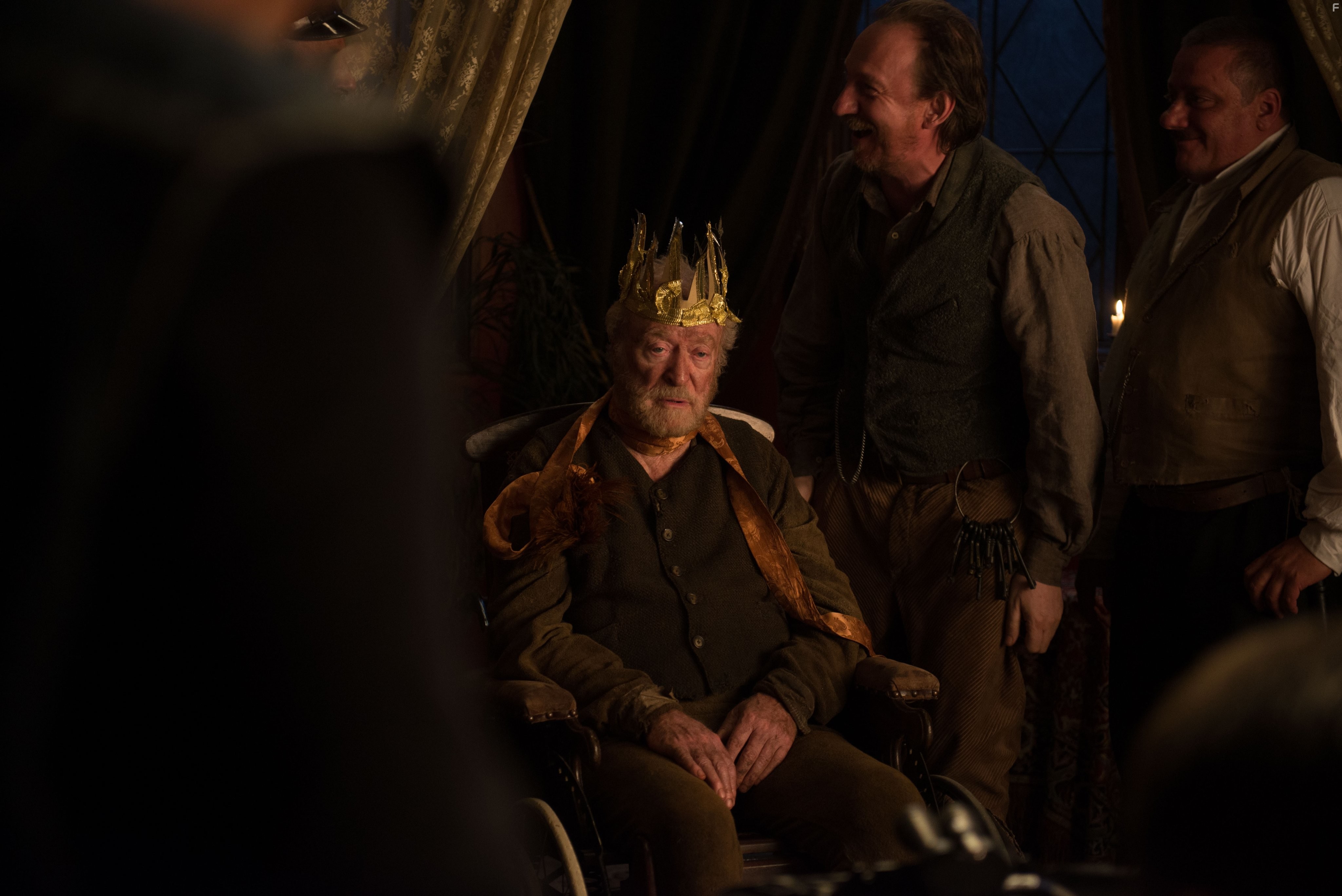 Michael Caine in Обитель проклятых (2014)