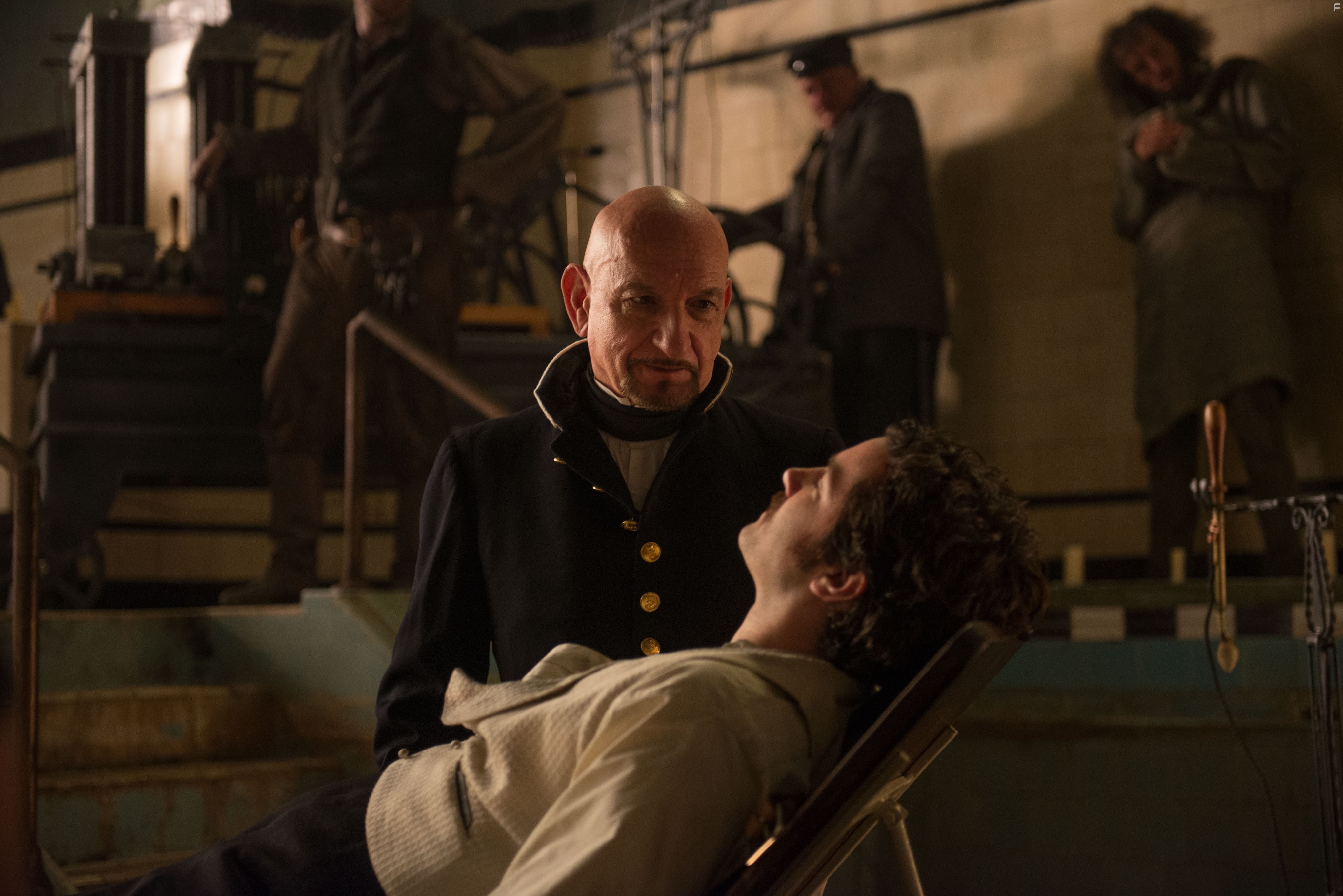 Ben Kingsley and Jim Sturgess in Обитель проклятых (2014)