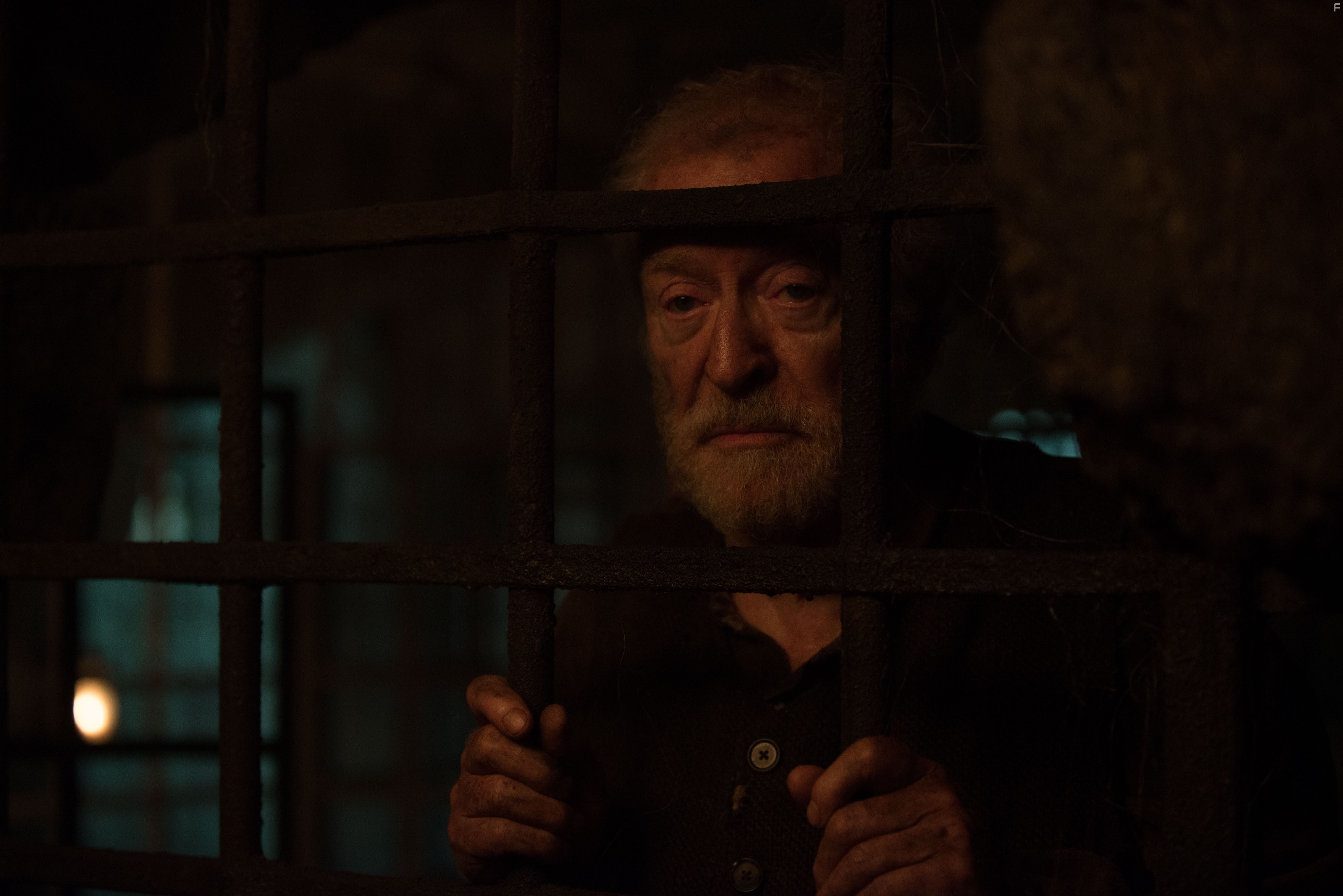 Michael Caine in Обитель проклятых (2014)