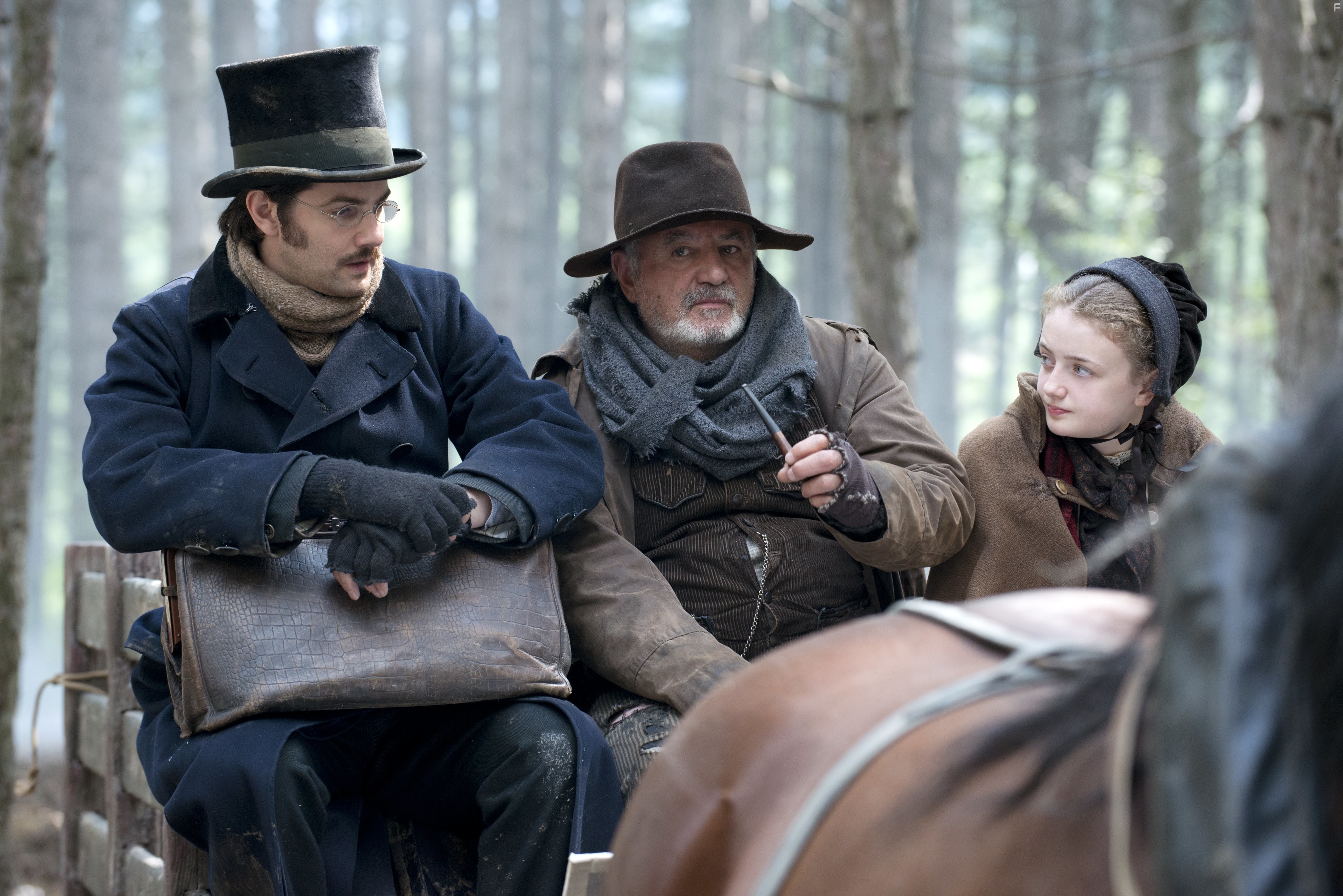 Jim Sturgess, Yordan Zahariev, and Ciara Flynn in Обитель проклятых (2014)