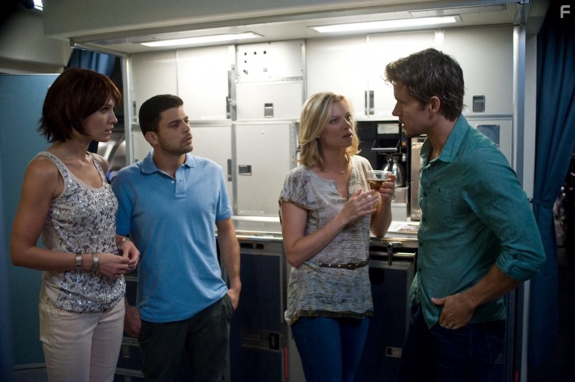 Amy Smart, Ryan Kwanten, Jerry Ferrara, and Nicky Whelan in 7500 (2014)