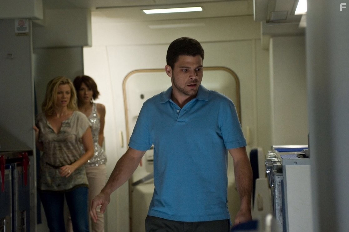 Amy Smart, Jerry Ferrara, and Nicky Whelan in 7500 (2014)