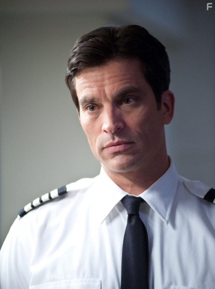 Johnathon Schaech in 7500 (2014)