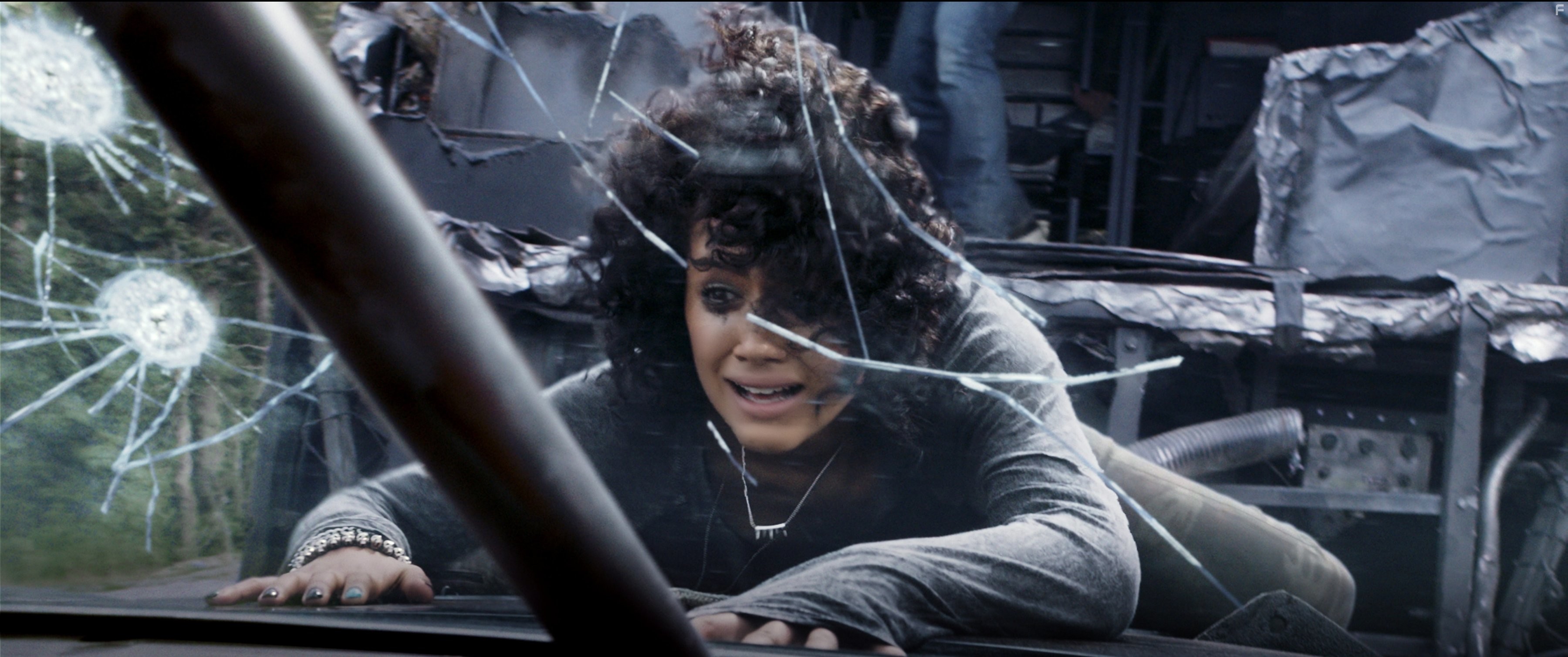 Nathalie Emmanuel in Форсаж 7 (2015)