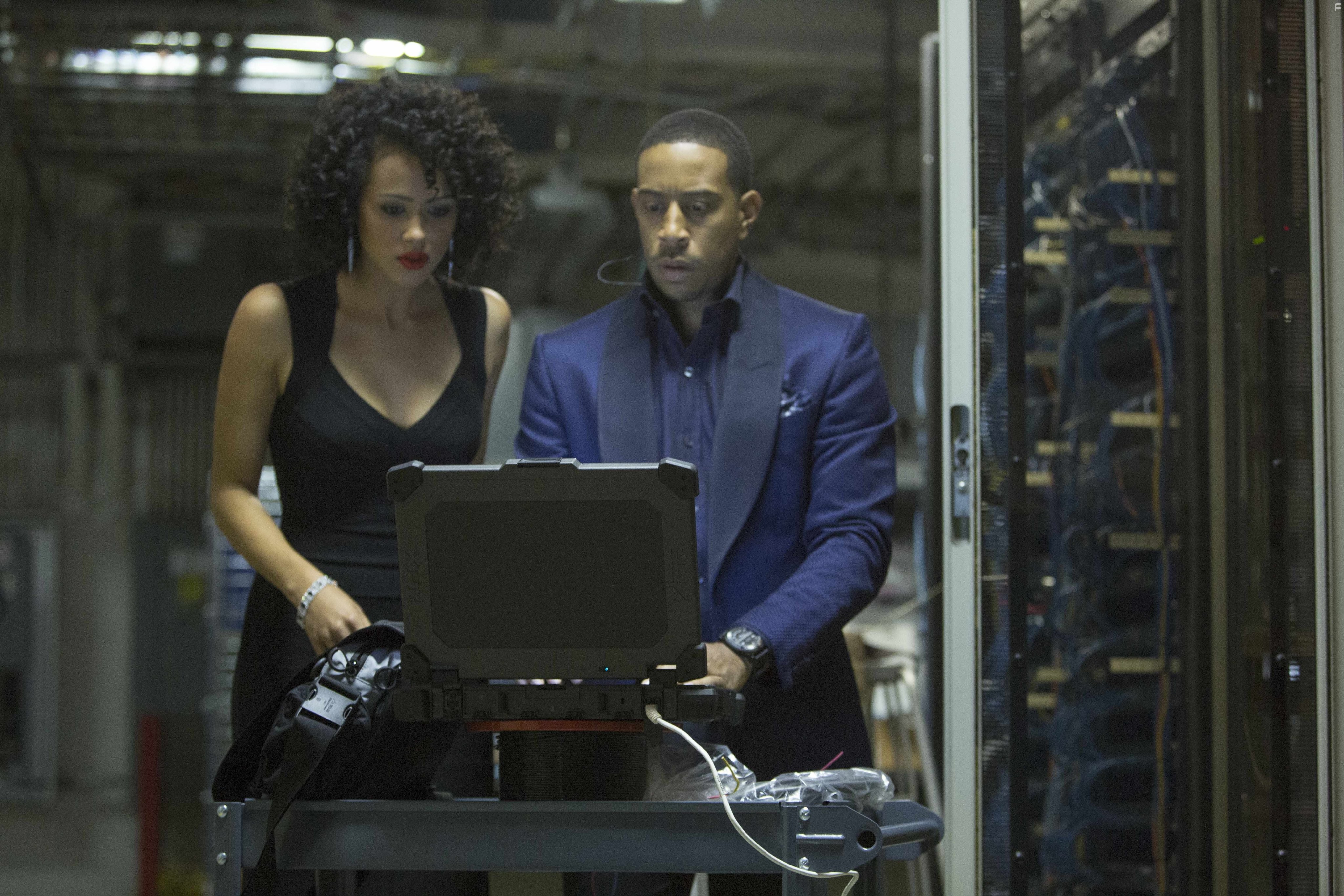 Ludacris and Nathalie Emmanuel in Форсаж 7 (2015)