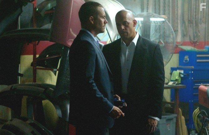 Vin Diesel and Paul Walker in Форсаж 7 (2015)