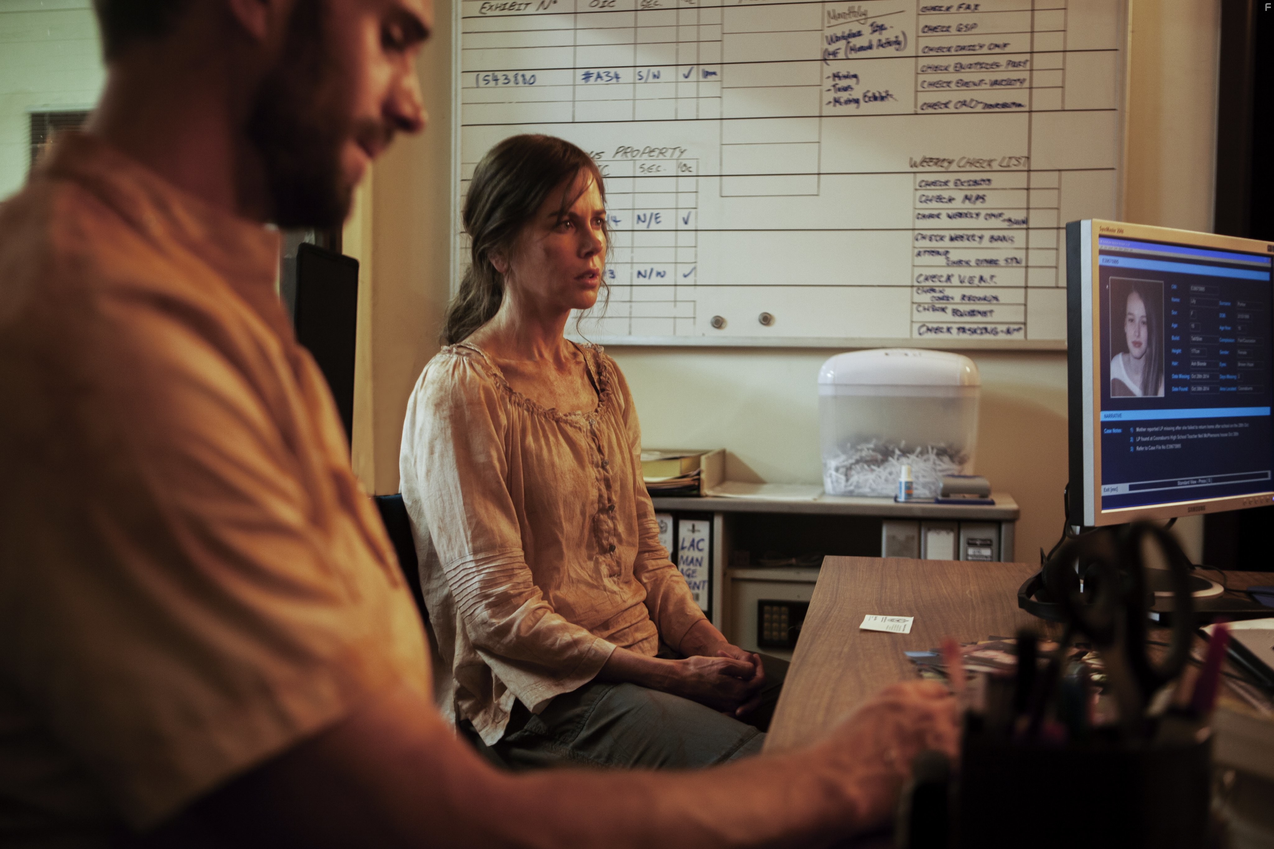 Nicole Kidman and Joseph Fiennes in Чужая страна (2015)