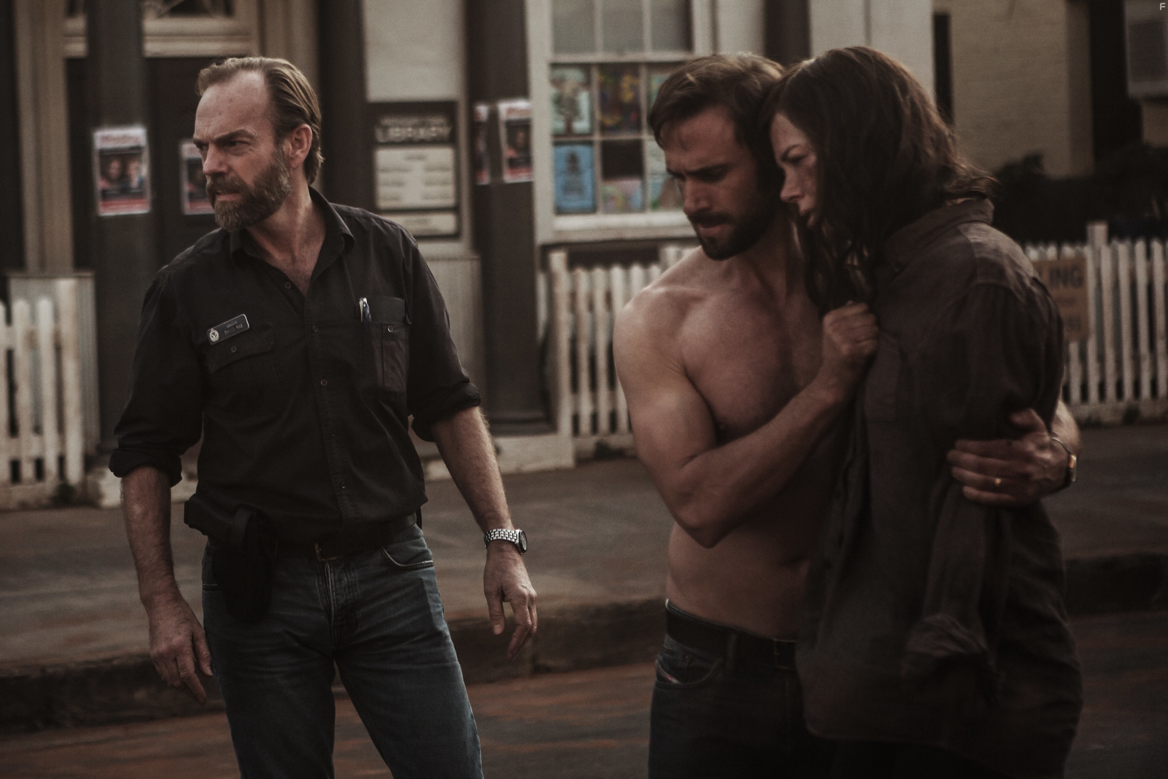 Nicole Kidman, Joseph Fiennes, and Hugo Weaving in Чужая страна (2015)
