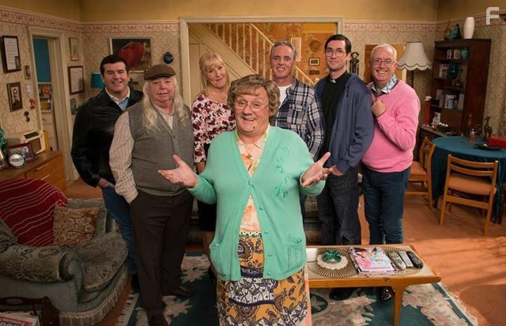Jennifer Gibney, Brendan O'Carroll, Conor Moloney, Rory Cowan, Pat Shields, Dermot O'Neill, and Paddy Houlihan in Мальчики миссис Браун (2014)