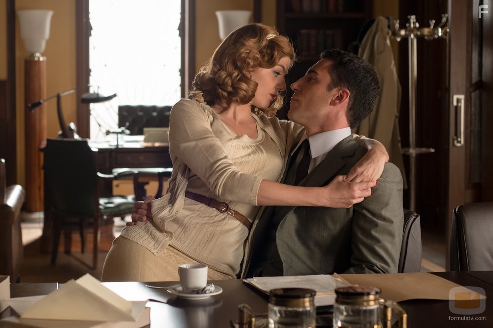 Manuela Velasco and Miguel ?ngel Silvestre in Velvet (2013)