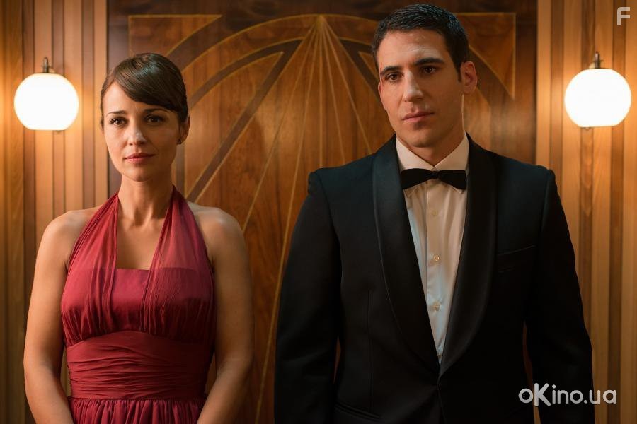 Paula Echevarr?a and Miguel ?ngel Silvestre in Velvet (2013)