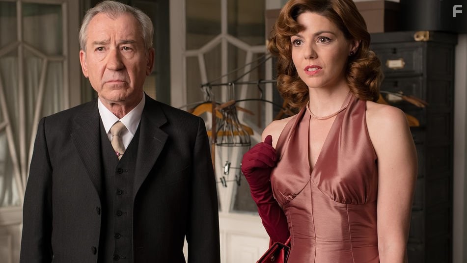 Jos? Sacrist?n and Manuela Velasco in Velvet (2013)