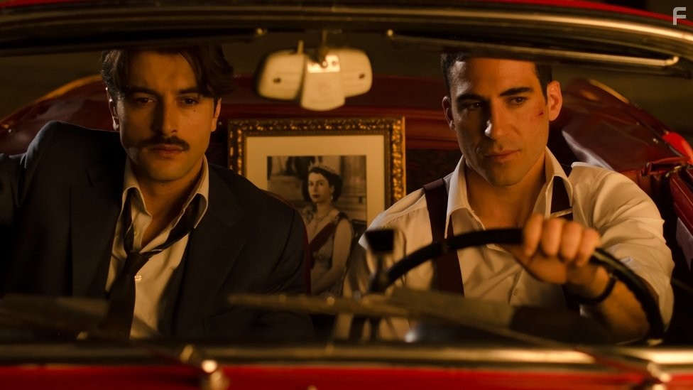Miguel ?ngel Silvestre and Javier Rey in Velvet (2013)