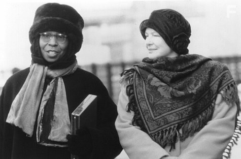 Whoopi Goldberg and Dianne Wiest in Компаньон (1996)