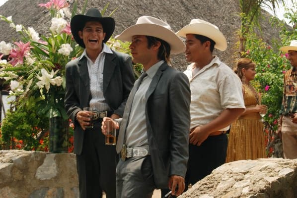 Gael Garc?a Bernal and Diego Luna in Рудо и Курси (2008)