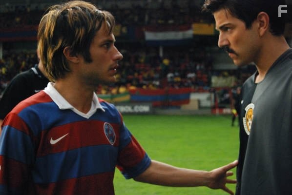Gael Garc?a Bernal and Diego Luna in Рудо и Курси (2008)