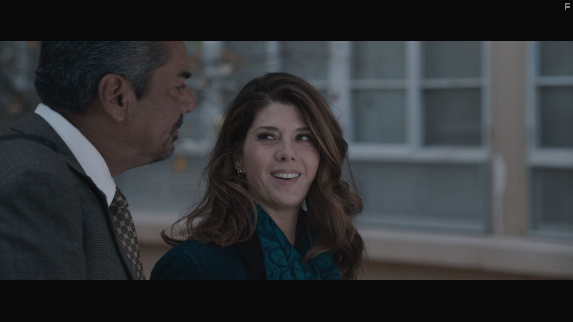 Marisa Tomei and George Lopez in Жизнь робота (2015)