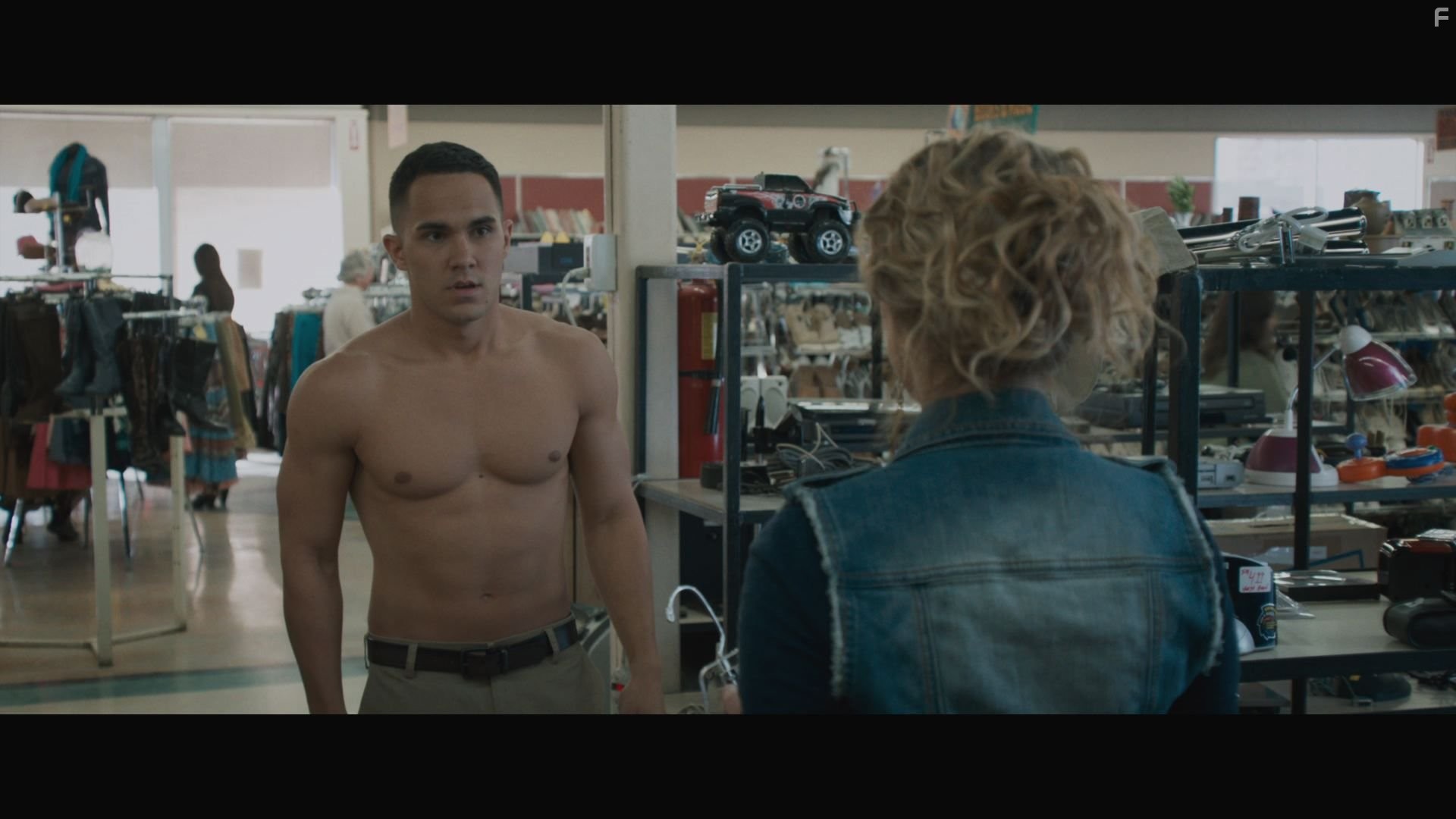 Carlos PenaVega in Жизнь робота (2015)