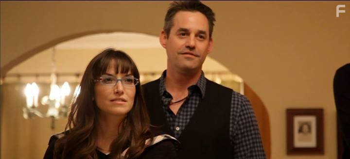 Nicholas Brendon and Lorene Scafaria in Связь (2013)