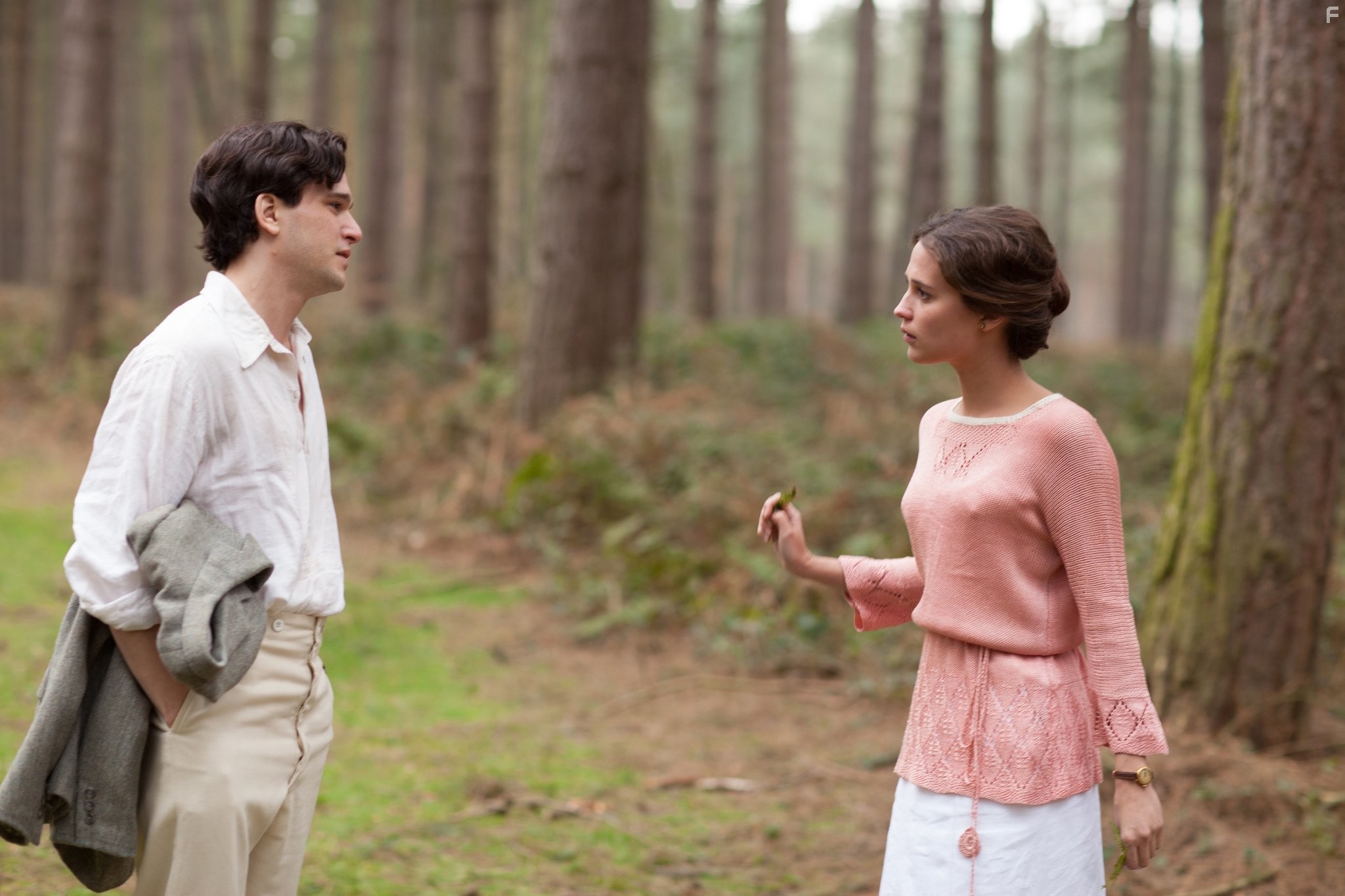 Alicia Vikander and Kit Harington in Заветы юности (2014)
