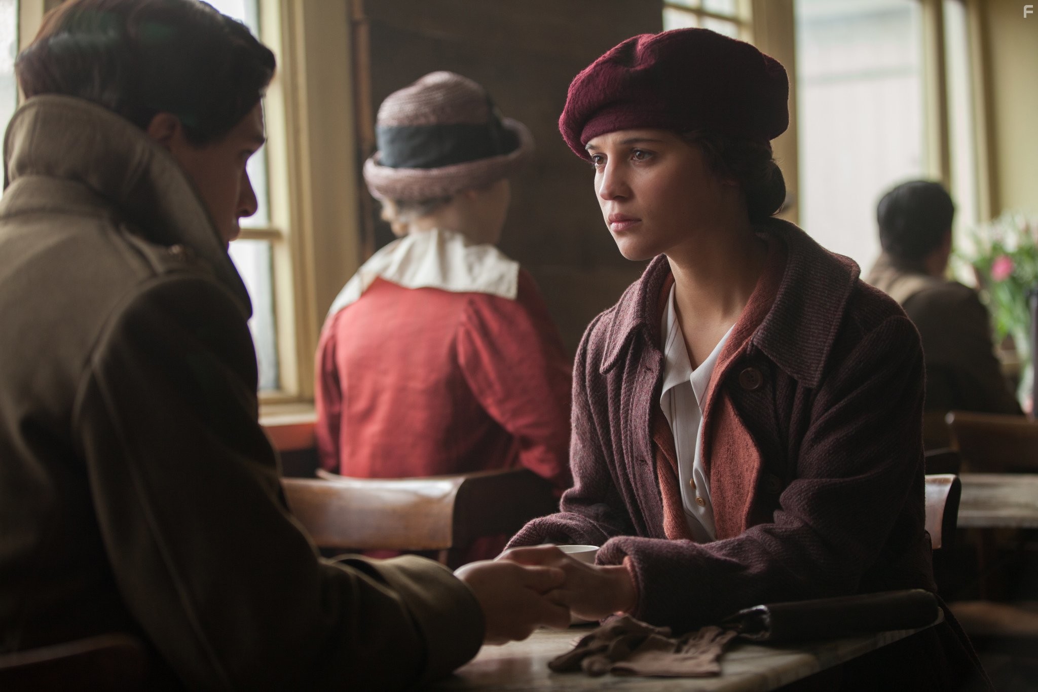 Alicia Vikander and Kit Harington in Заветы юности (2014)