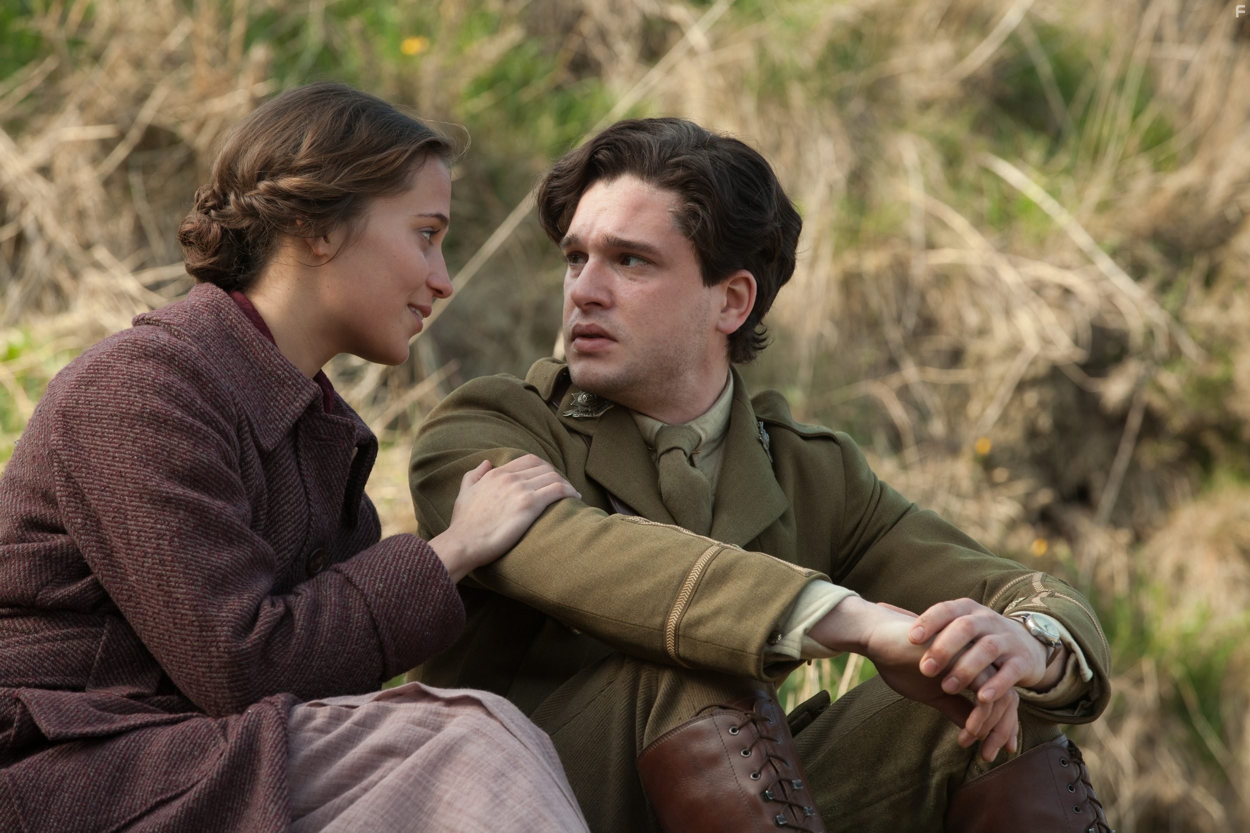 Alicia Vikander and Kit Harington in Заветы юности (2014)