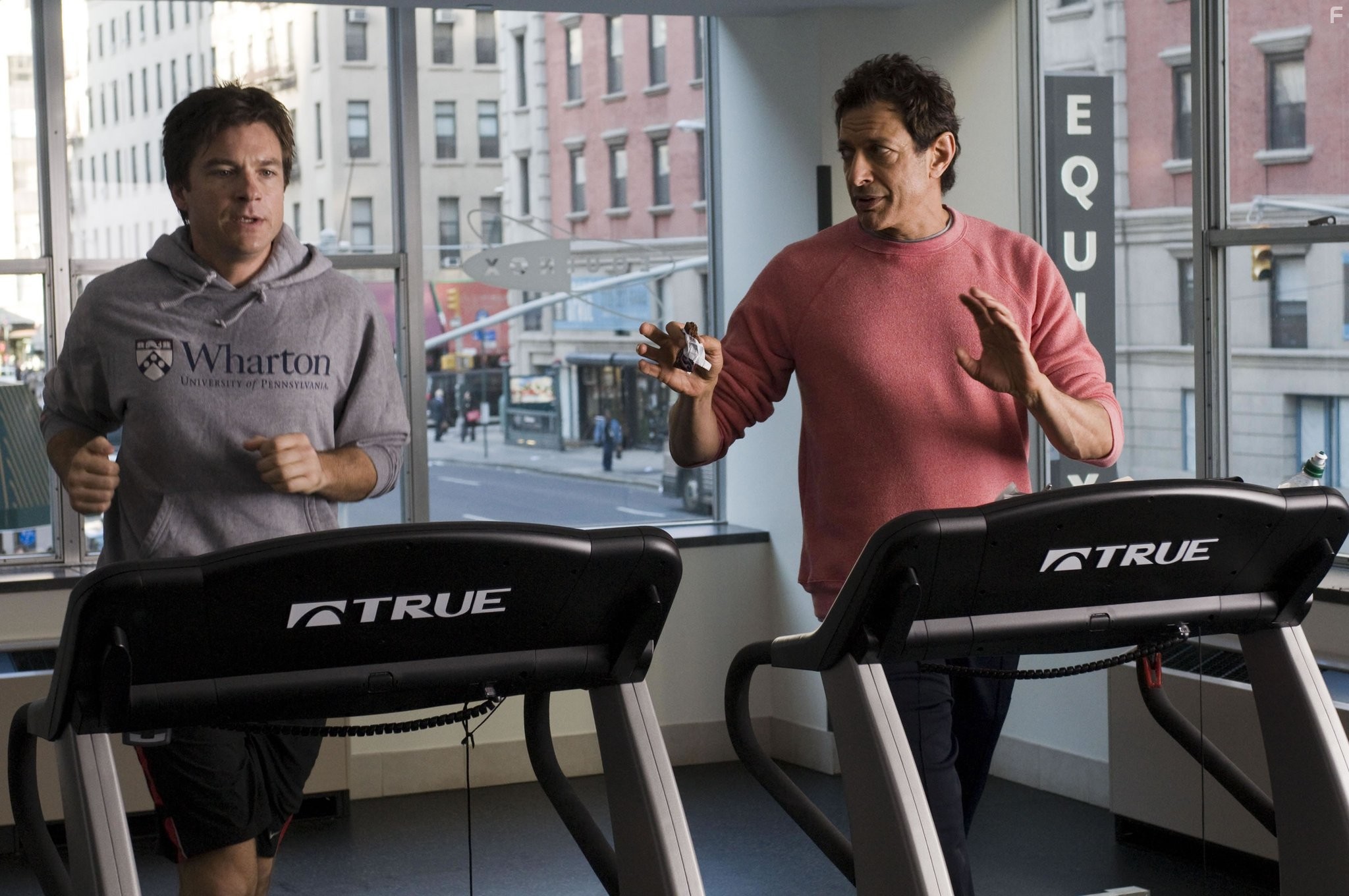 Jeff Goldblum and Jason Bateman in Больше чем друг (2010)