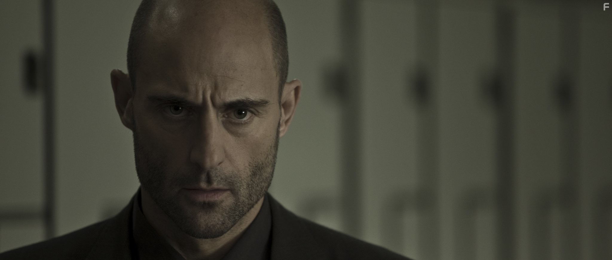 Mark Strong in Экстрасенс 2: Лабиринты разума (2013)
