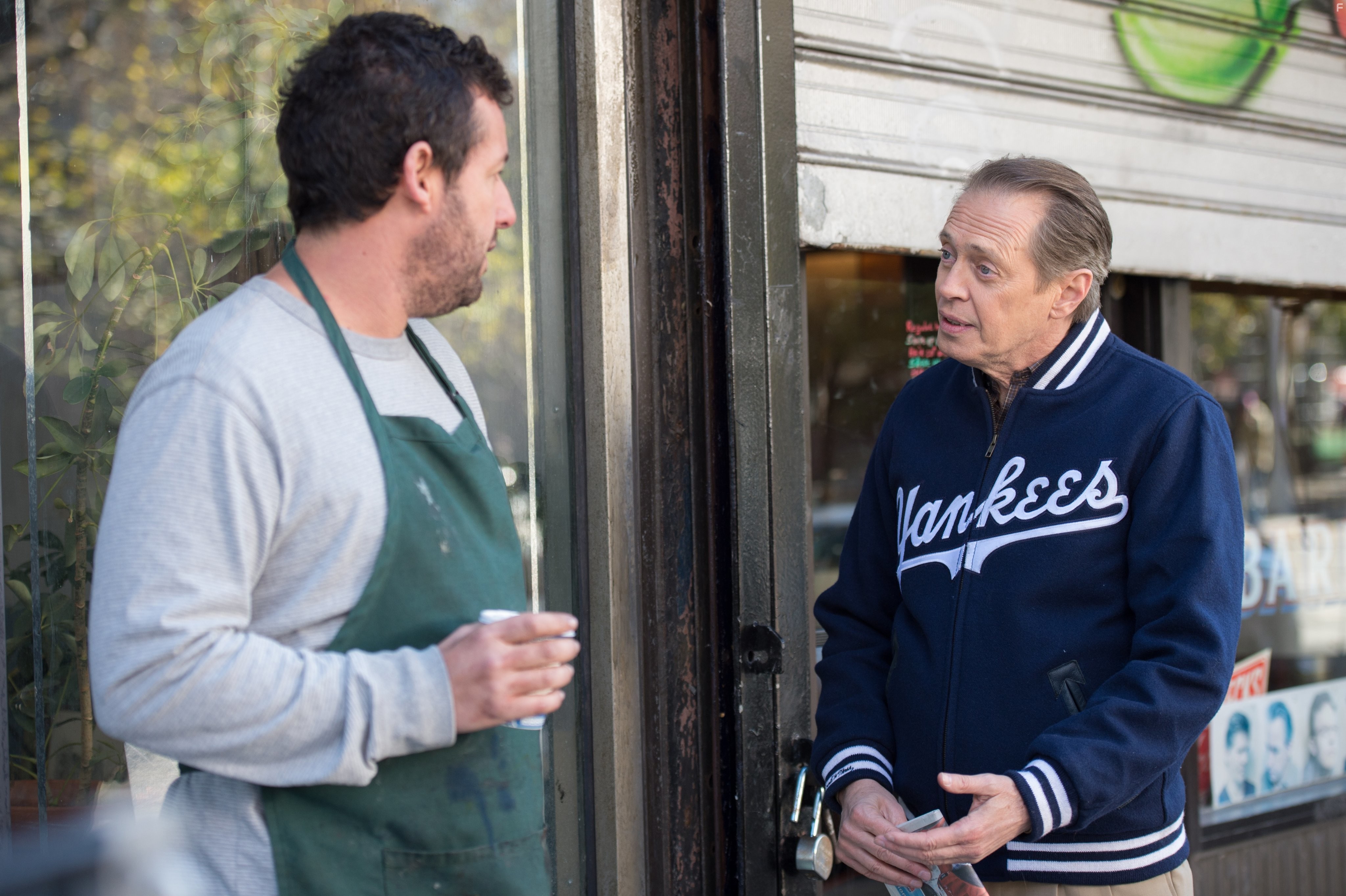 Steve Buscemi and Adam Sandler in Сапожник (2014)