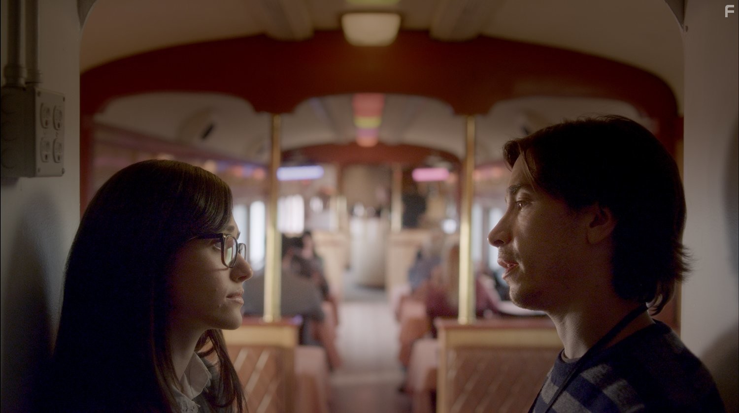 Emmy Rossum and Justin Long in Комета (2014)