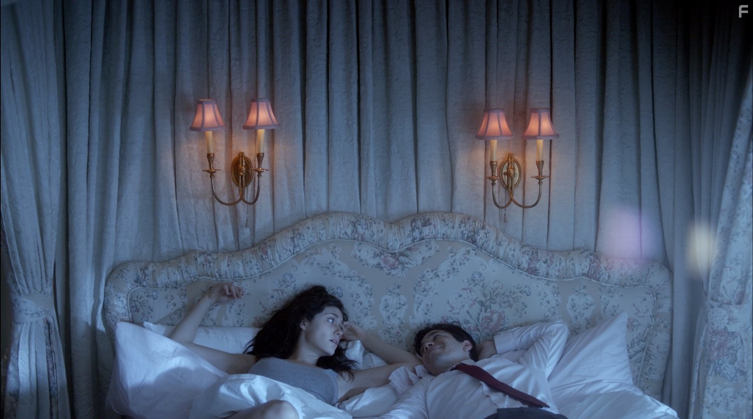 Emmy Rossum and Justin Long in Комета (2014)