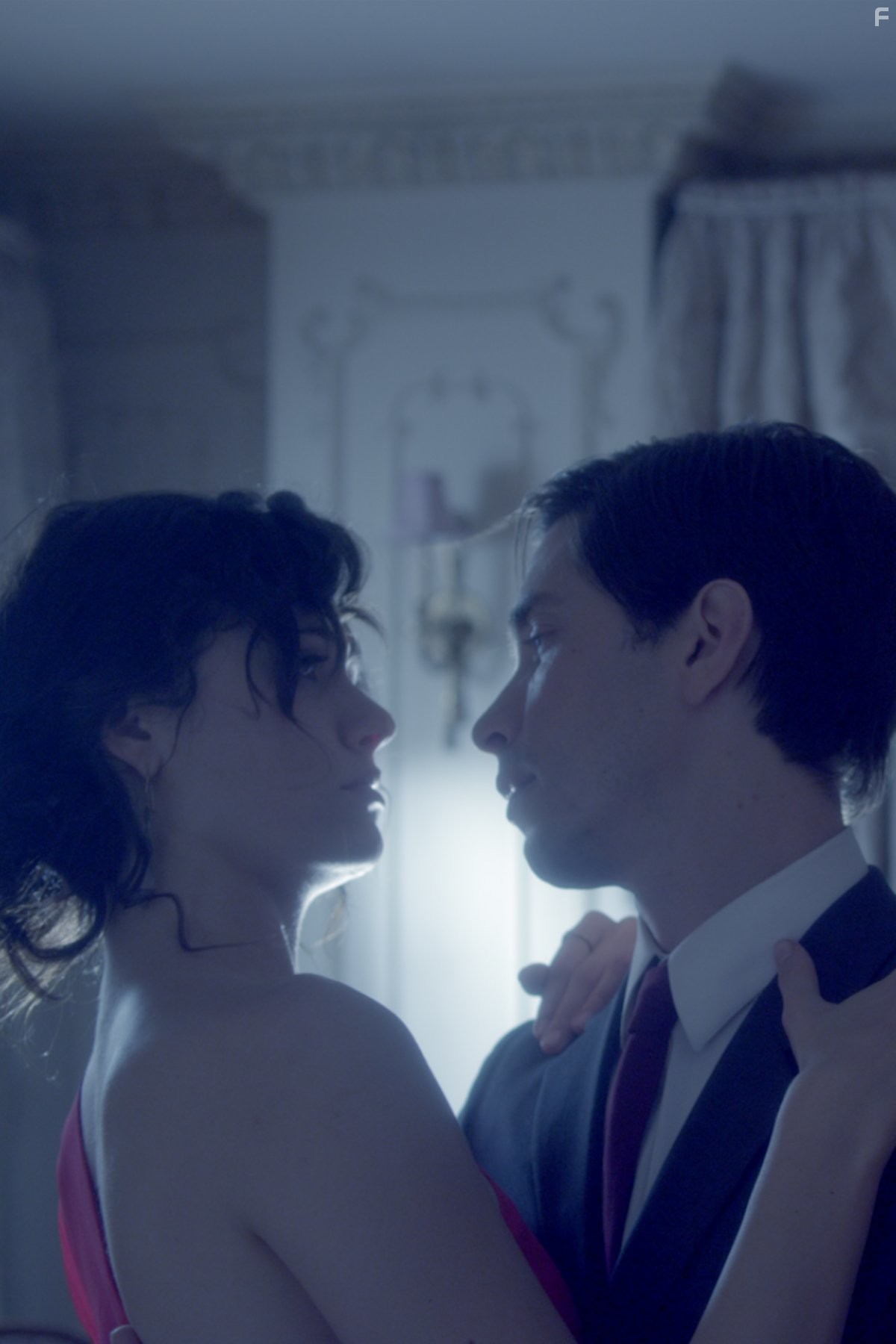Emmy Rossum and Justin Long in Комета (2014)