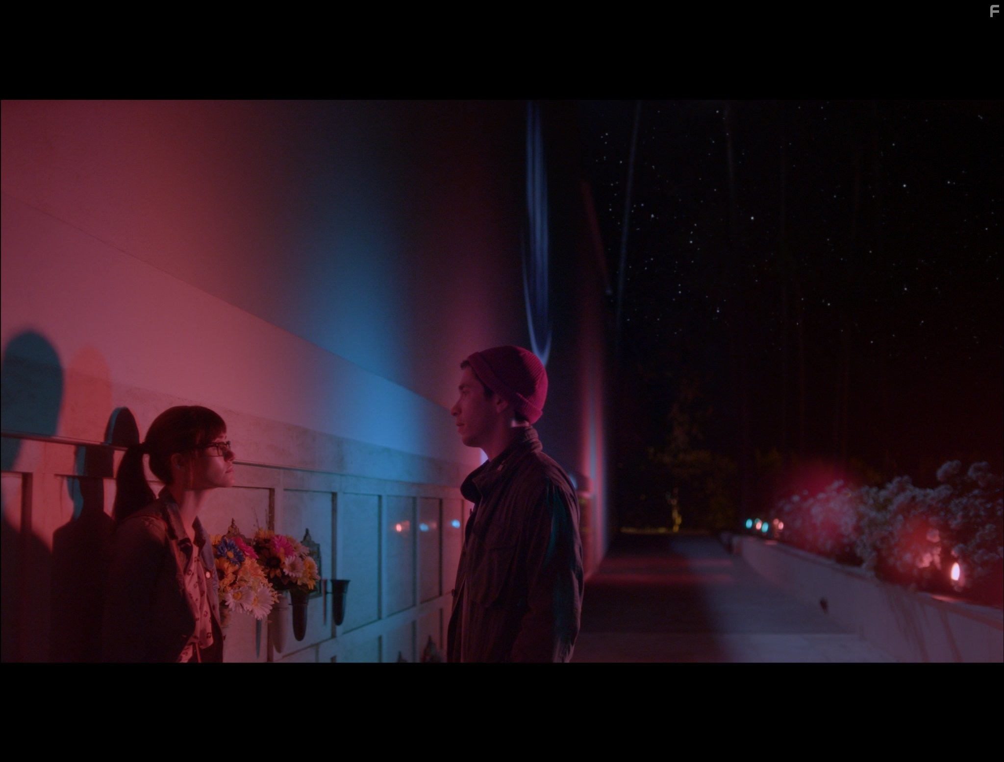 Emmy Rossum and Justin Long in Комета (2014)