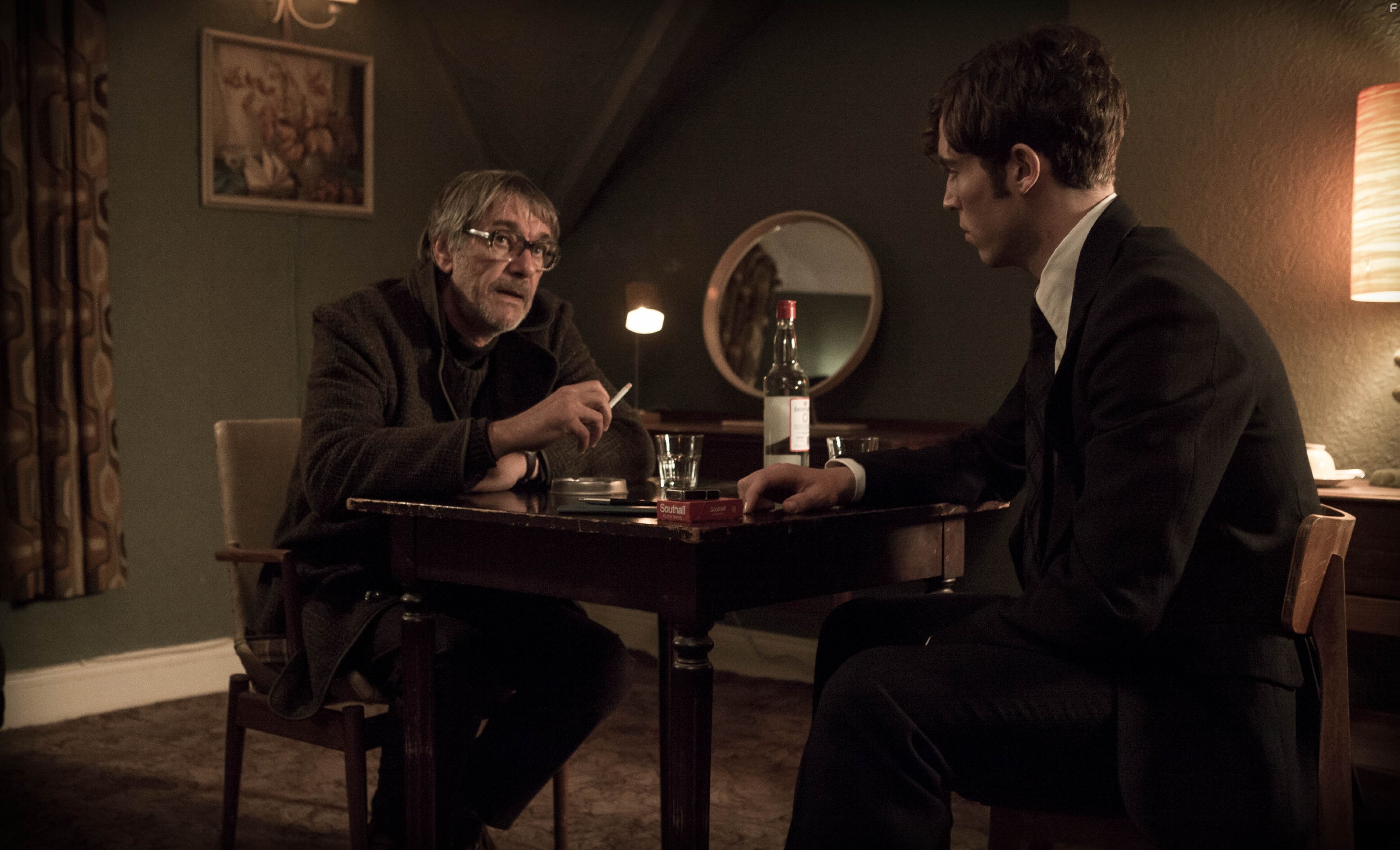 Tom Hughes in Игра (2014)