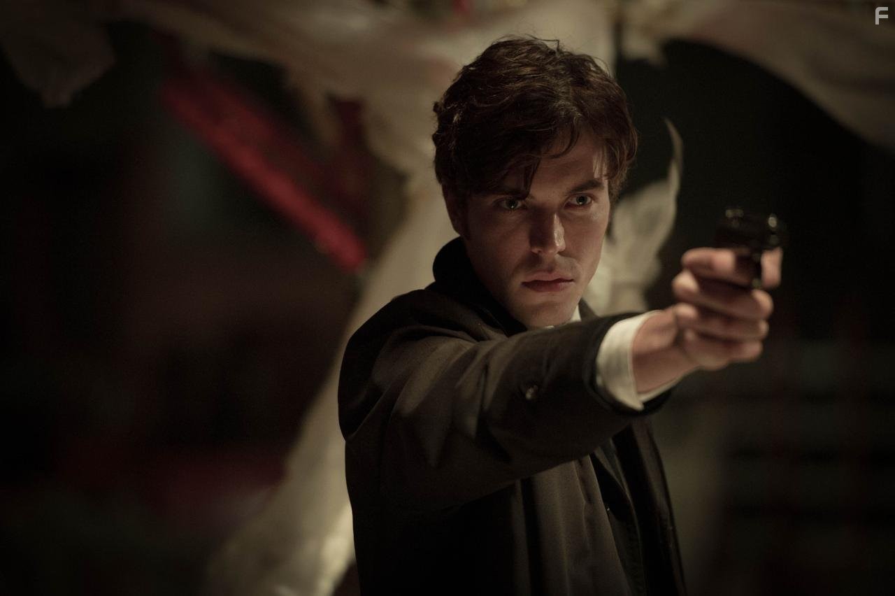 Tom Hughes in Игра (2014)
