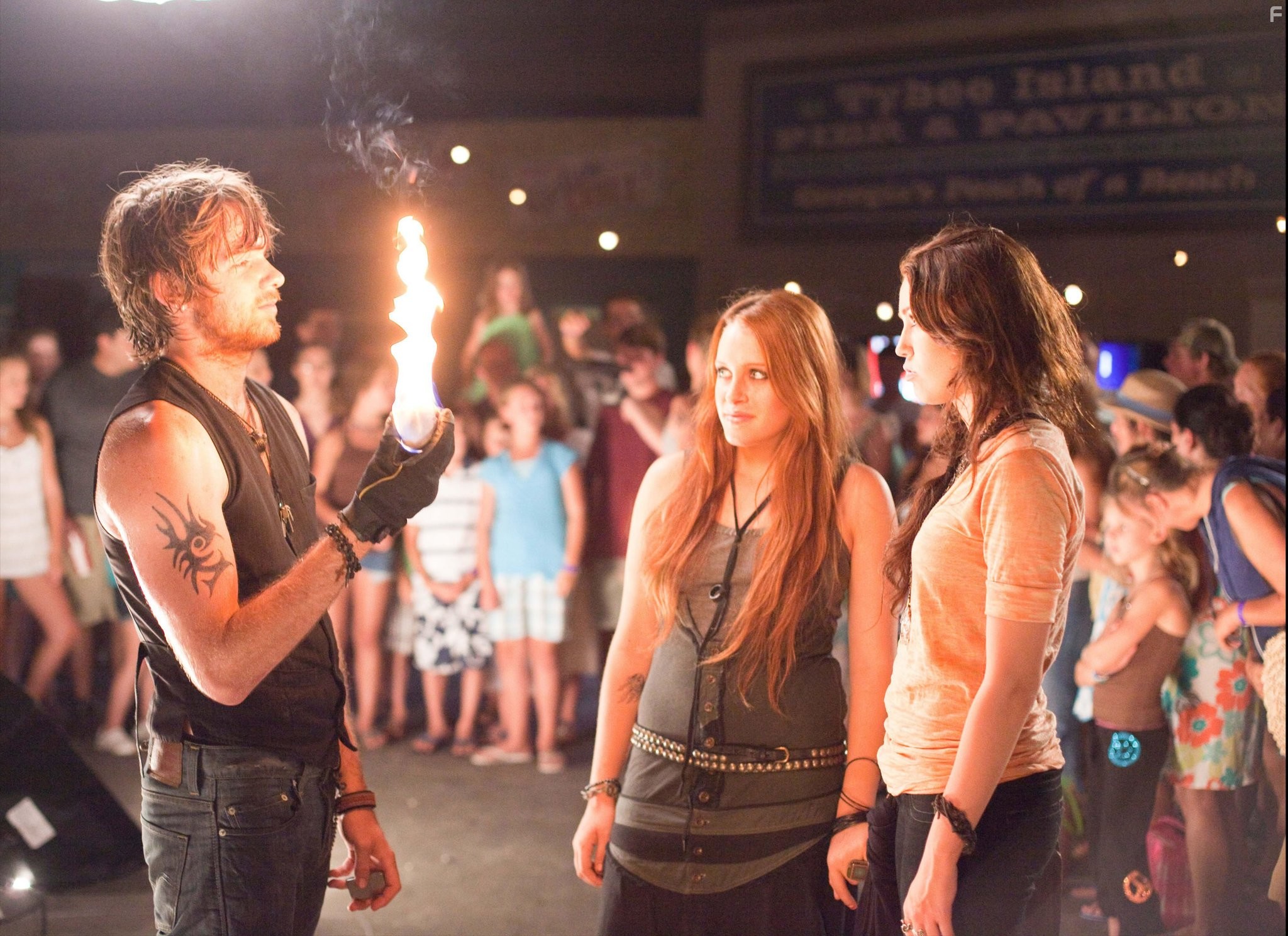 Miley Cyrus, Nick Lashaway, and Carly Chaikin in Последняя песня (2010)