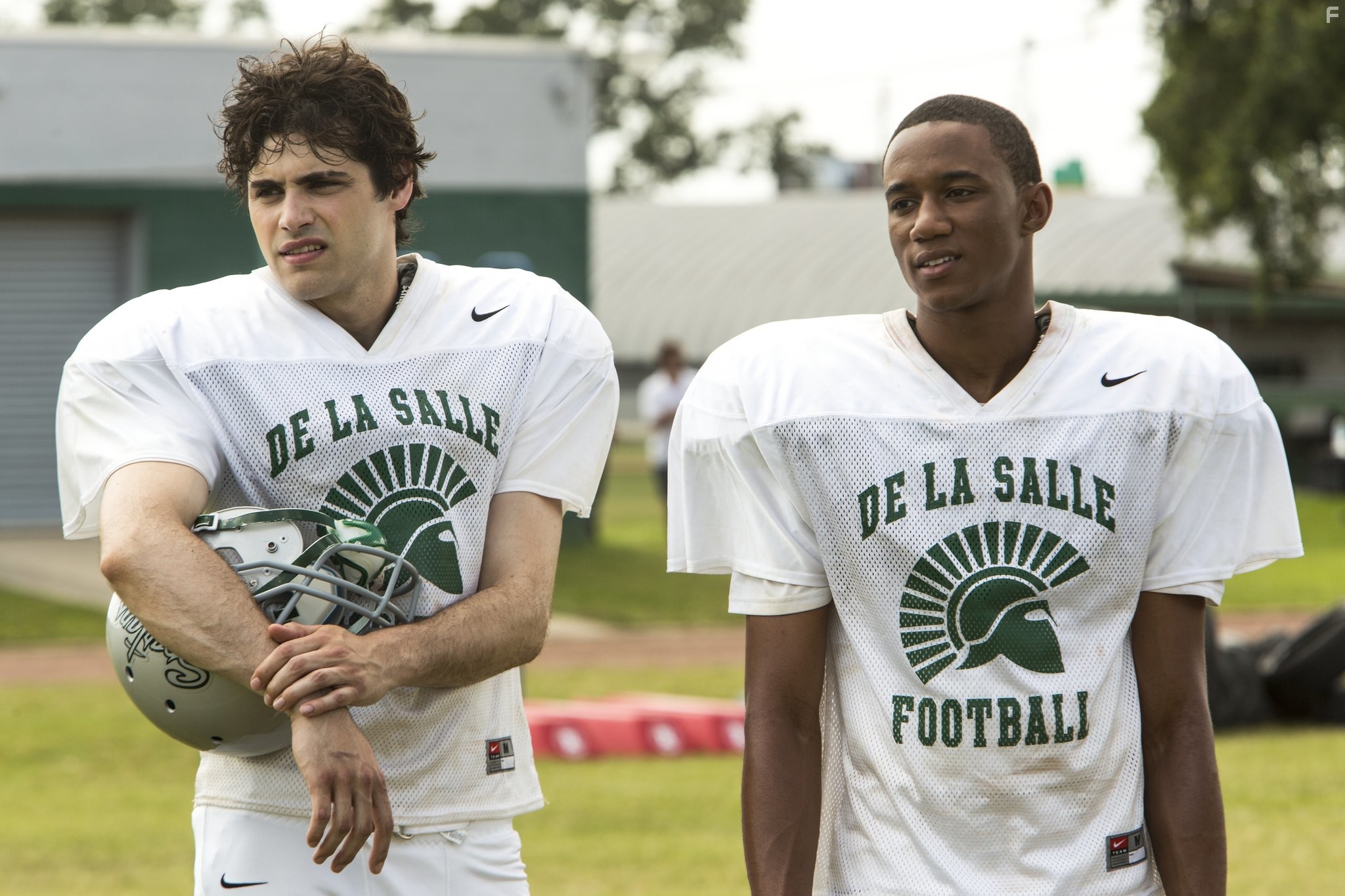 Jessie T. Usher and Matthew Daddario in Игра на высоте (2014)