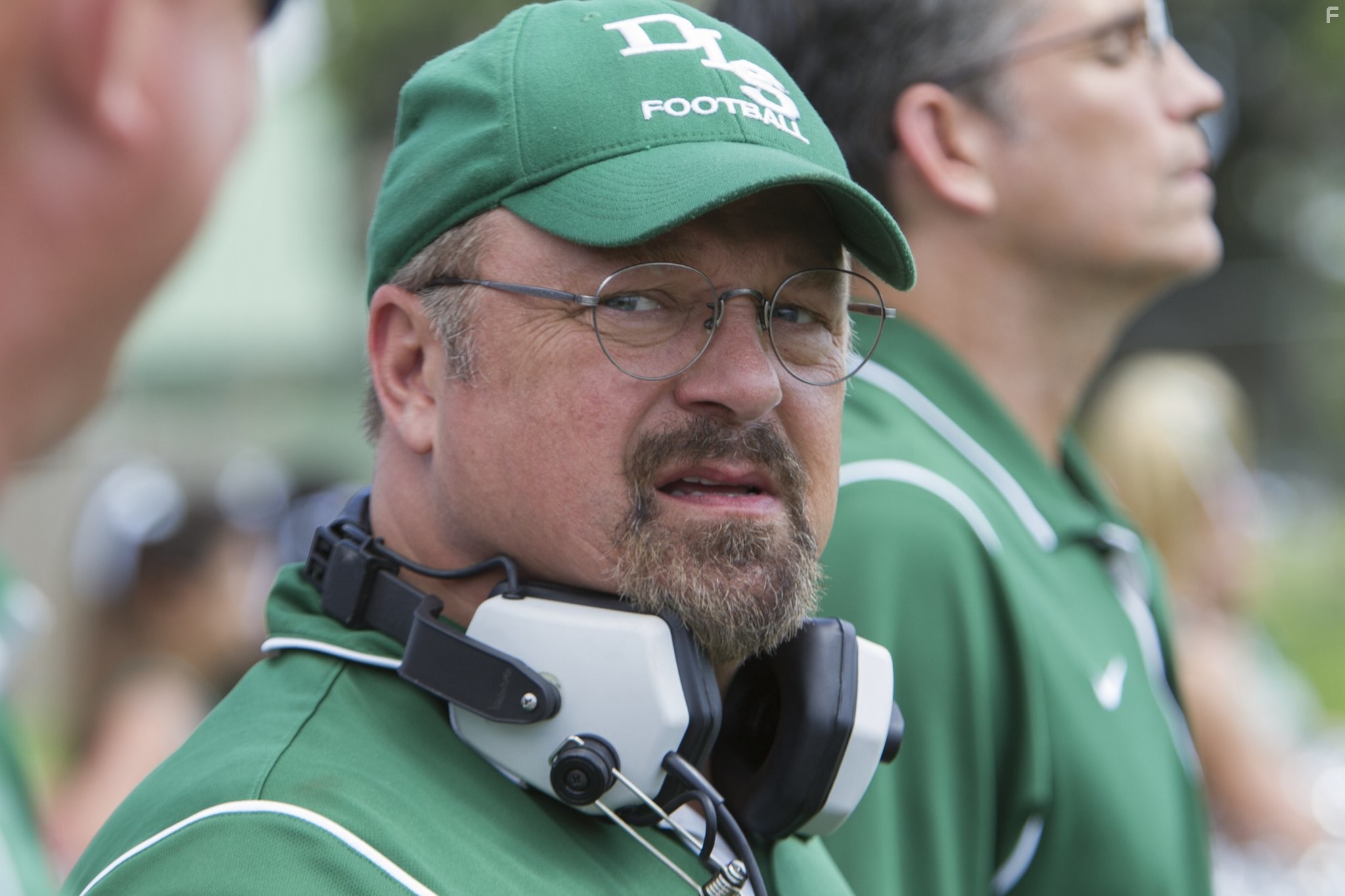 Jim Caviezel and Michael Chiklis in Игра на высоте (2014)