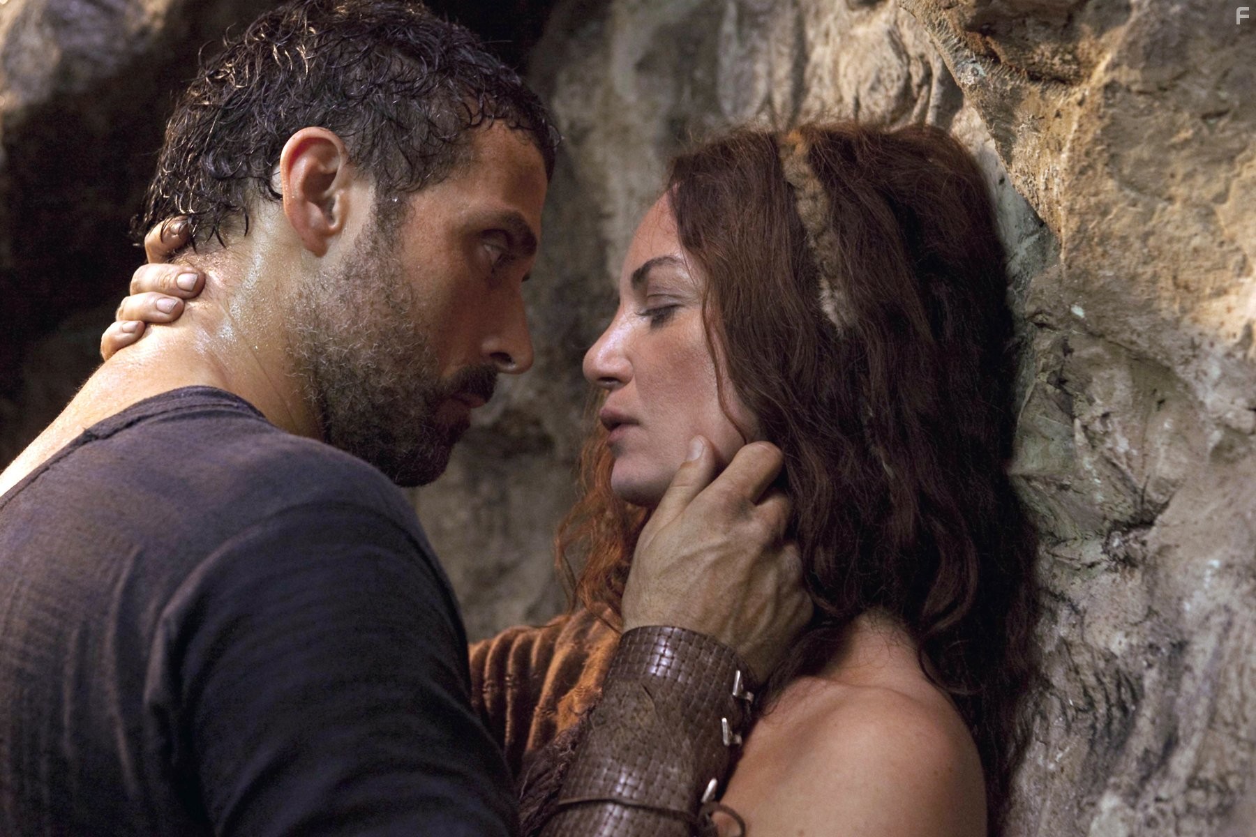 Rufus Sewell and Natalia W?rner in Столпы Земли (2010)