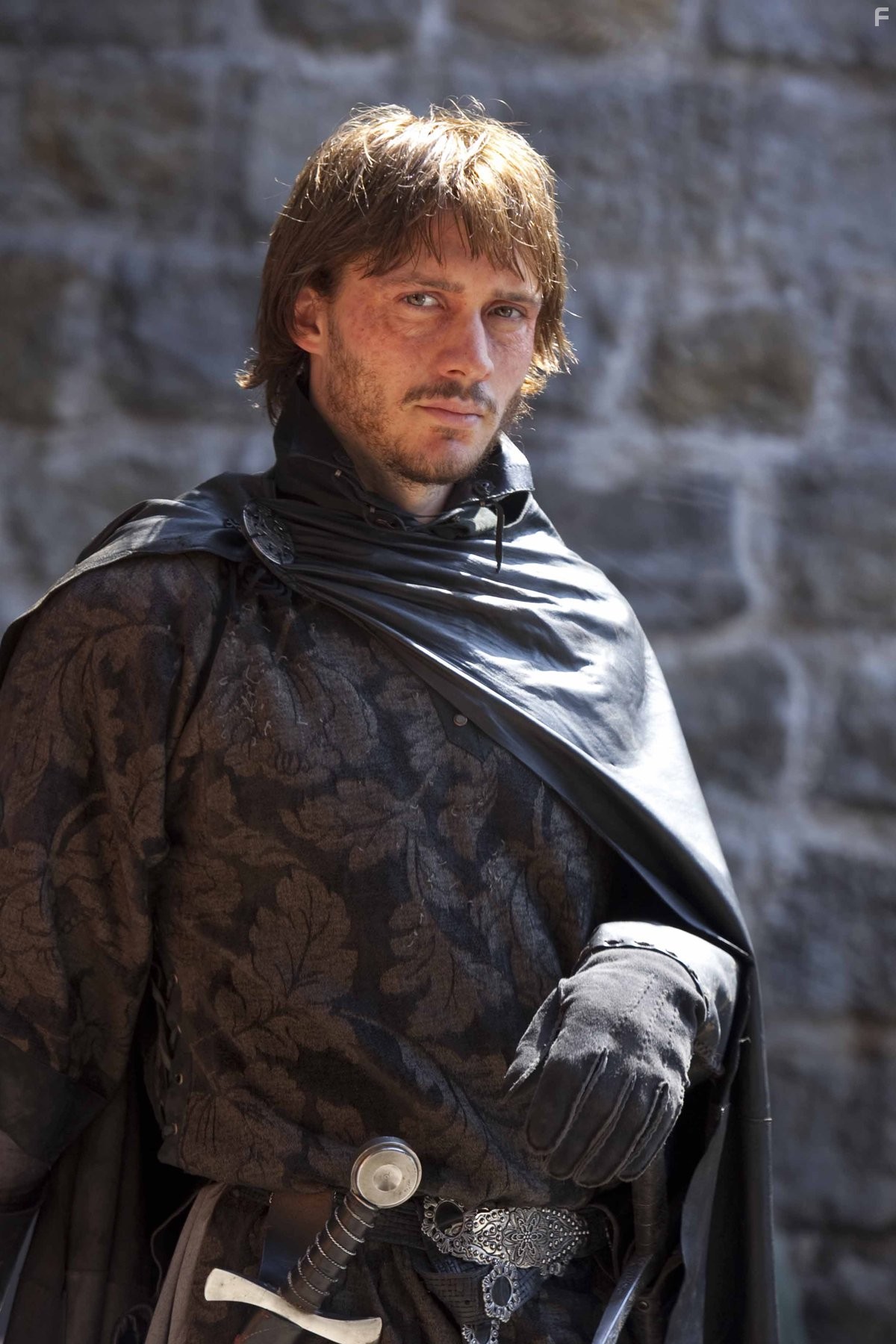 David Oakes in Столпы Земли (2010)