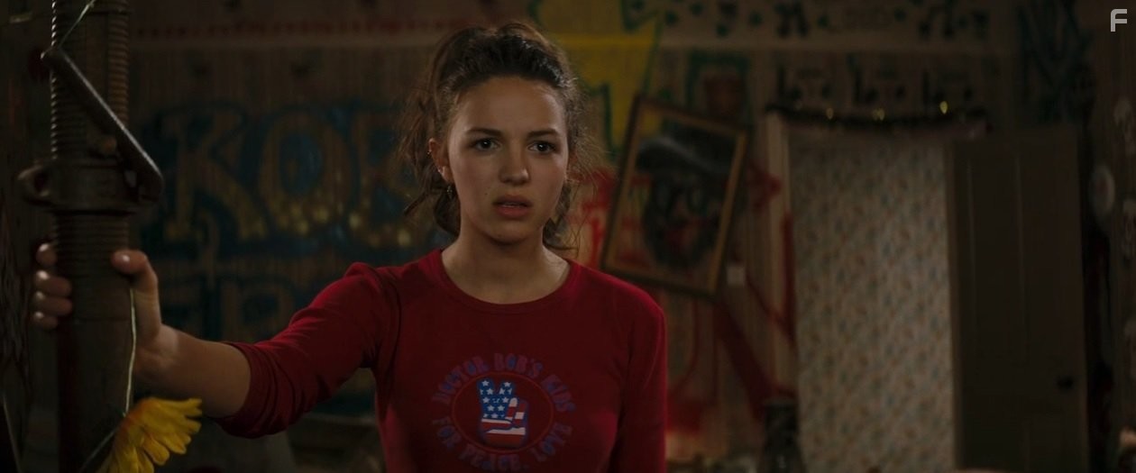 Ella Hunt in Железная схватка (2014)