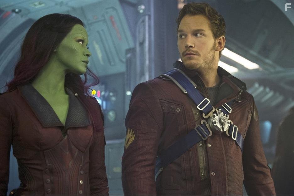 Chris Pratt and Zoe Saldana in Стражи Галактики (2014)