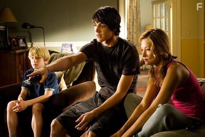 Chris Massoglia, Nathan Gamble, and Haley Bennett in Врата в 3D (2009)