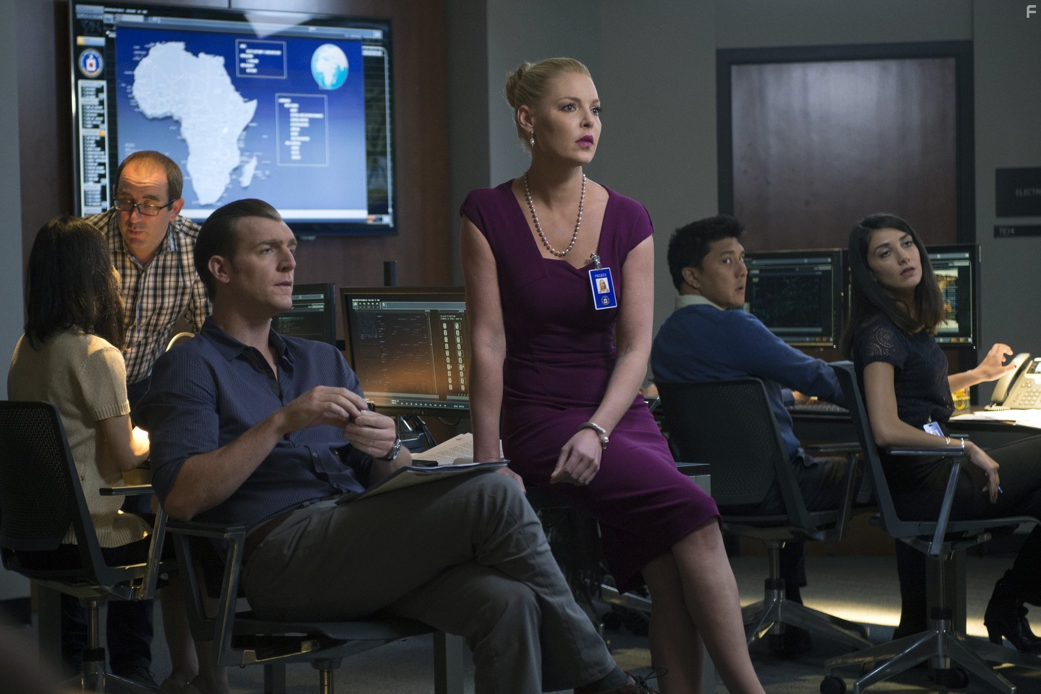 Katherine Heigl, Cliff Chamberlain, and Sheila Vand in Положение дел (2014)