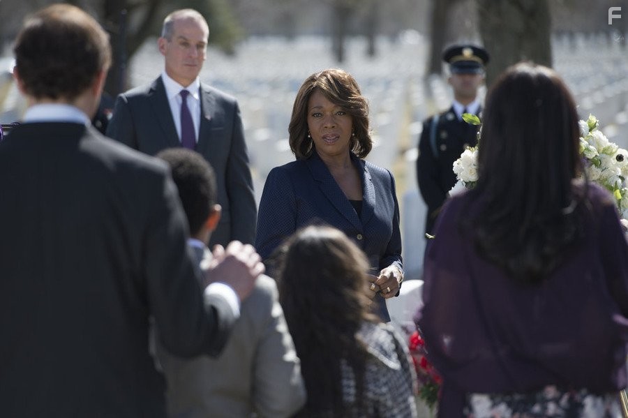 Alfre Woodard in Положение дел (2014)